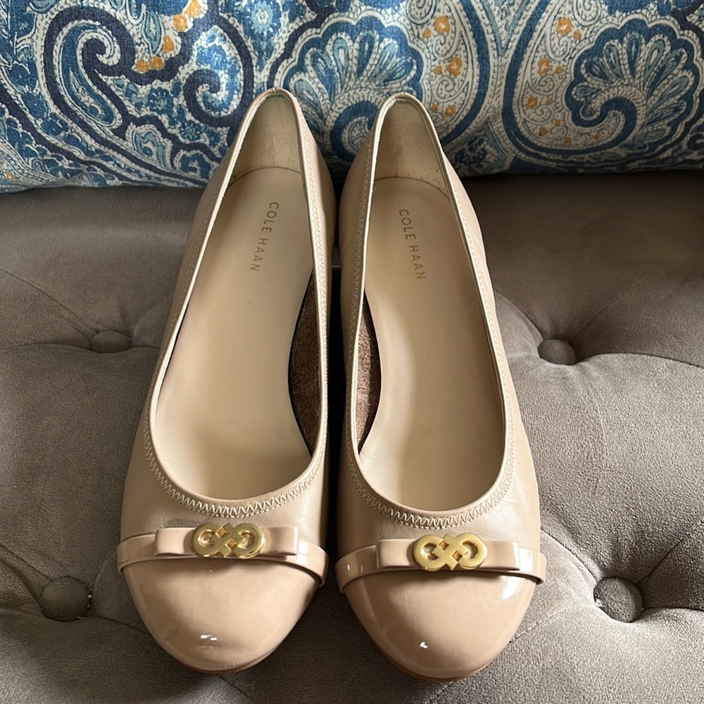 Cole Haan 1in heel flats waterproof leather size 7
